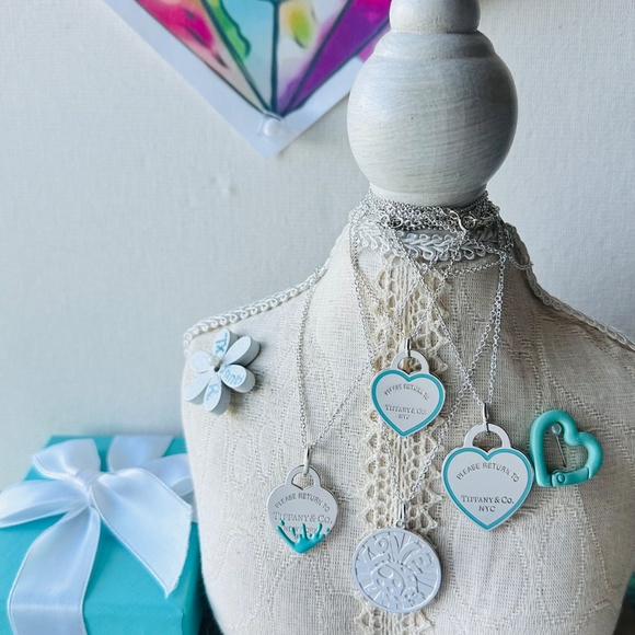 Tiffany & Co Return to Tiffany MEDIUM Blue Outline Heart Charm Pendant - Picture 1 of 4